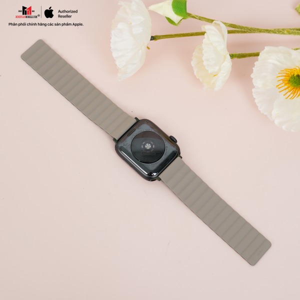 Dây đeo Apple Watch 38 40 41mm UNIQ Revix Reversible Magnetic Silicone Strap-UNIQ41MMREVBLUBLK-9