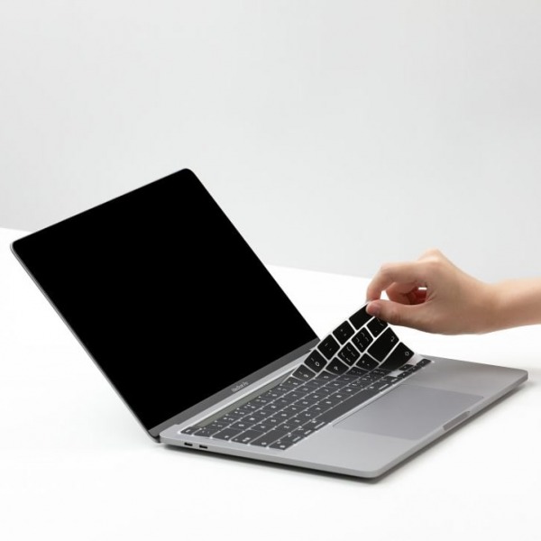 Phủ phím MacBook Air M1 13 inch 2020 Innostyle Keyguard Prime-IKC2337BLK-3