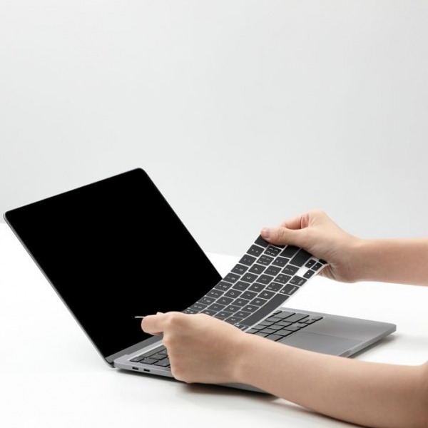 Phủ phím MacBook Air M1 13 inch 2020 Innostyle Keyguard Prime-IKC2337BLK-4