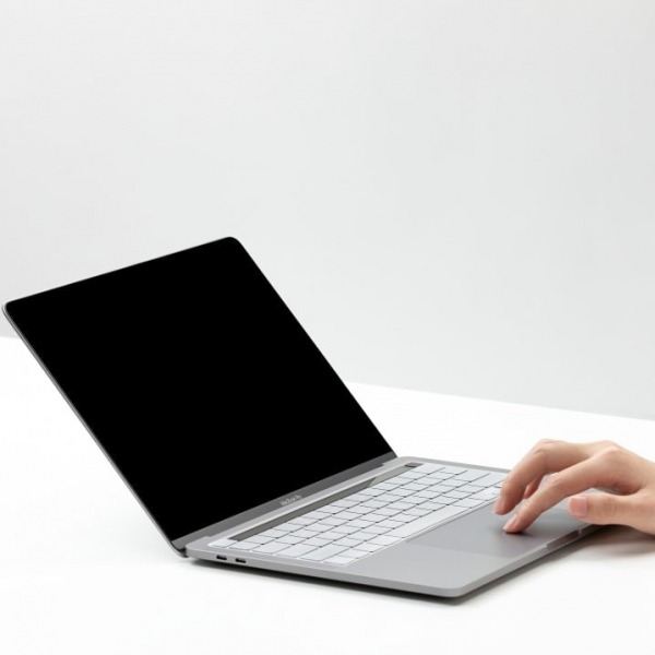 Phủ phím MacBook Air M1 13 inch 2020 Innostyle Keyguard Crystal-IKC2337TRN-2