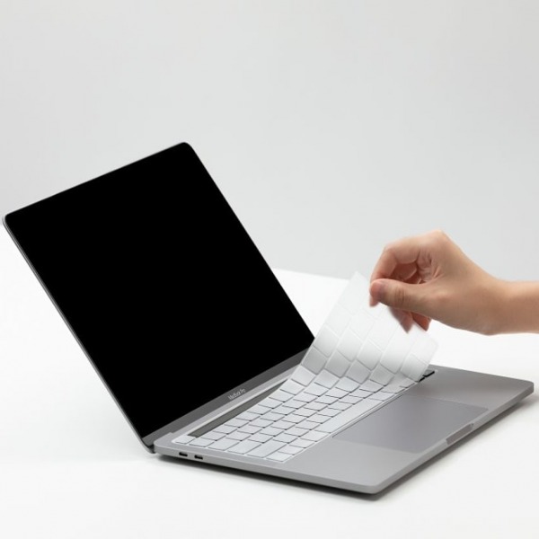 Phủ phím MacBook Air M1 13 inch 2020 Innostyle Keyguard Crystal-IKC2337TRN-6