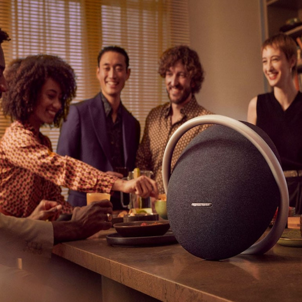 Loa Bluetooth Harman Kardon Onyx Studio 8-HKOS8BLKAS-9