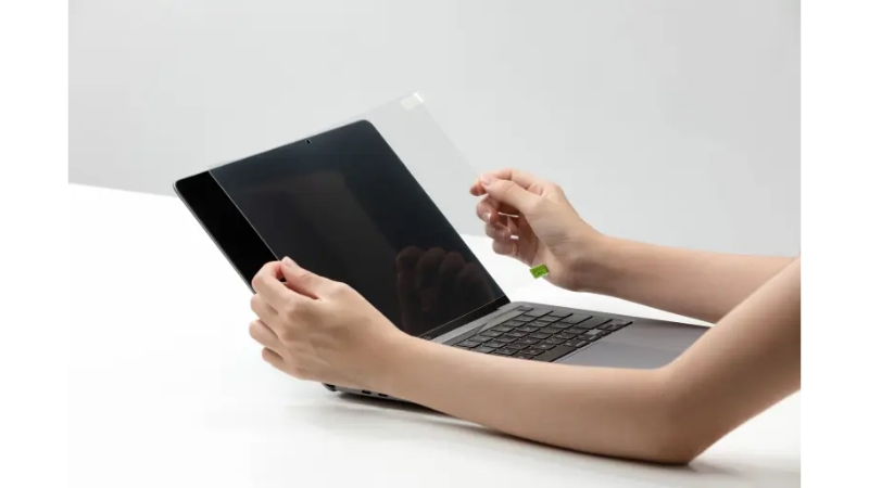 Dán màn hình MacBook Pro 14 inch M1 M2 M3 M4 M5 Innostyle Crystal Guard Tempered Glass-TG-HQ-2442-3