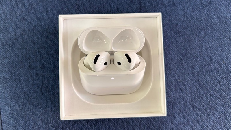 [Kèo Thơm] AirPods 4 (Chủ Động Khử Tiếng Ồn) - Đã kích hoạt *****CR62J-K5J96CR62J-1-3